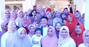 Gubernur Provinsi Sumatera Selatan, Herman Deru, saat menghadiri Peringatan Maulid Nabi Muhammad SAW 1445 Hijriyah, di Masjid Nur Hidayah Tanah Mas, Kecamatan Talang Kelapa, Kabupaten Banyuasin, pada hari Minggu tanggal 3 September 2023. (foto : Humas Pemprov Sumsel)