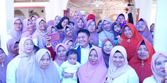 Gubernur Provinsi Sumatera Selatan, Herman Deru, saat menghadiri Peringatan Maulid Nabi Muhammad SAW 1445 Hijriyah, di Masjid Nur Hidayah Tanah Mas, Kecamatan Talang Kelapa, Kabupaten Banyuasin, pada hari Minggu tanggal 3 September 2023. (foto : Humas Pemprov Sumsel)