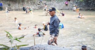 Pj. Bupati Kabupaten Musi Banyuasin, H. Apriyadi Mahmud, menghadiri kegiatan bekarang di Desa Bandar Jaya Kecamatan Sekayu, pada hari Minggu tanggal 3 September 2023. (foto : Humas Pemkab Muba)
