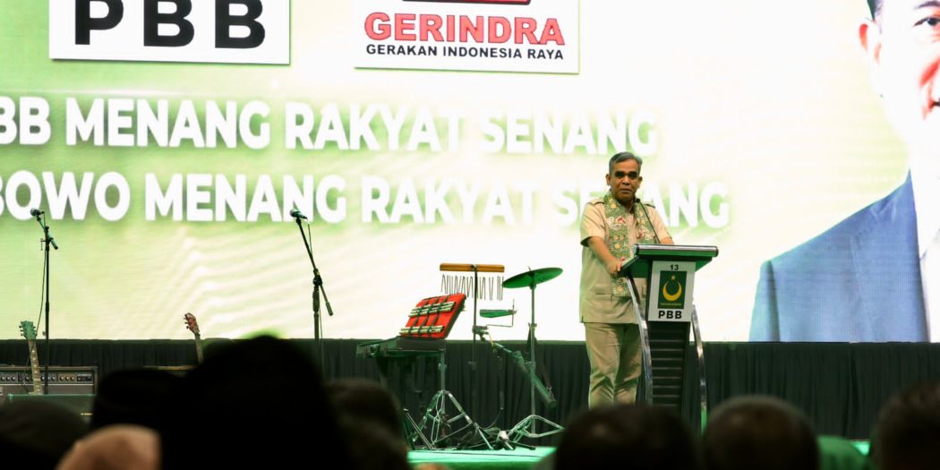 Sekretaris Jenderal (Sekjen) Partai Gerakan Indonesia Raya (Gerindra), Ahmad Muzani, menghadiri konsolidasi serta deklarasi dukungan dari Partai Bulan Bintang (PBB) kepada Prabowo Subianto di DBL Arena, Surabaya, Jawa Timur, pada hari Minggu tanggal 3 September 2023. (foto : SMSI Sumsel)