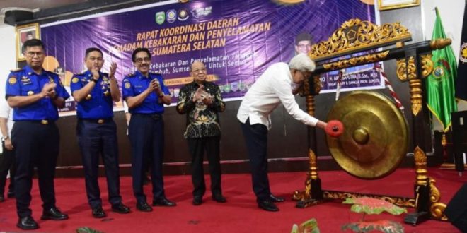 Wakil Gubernur Provinsi Sumatera Selatan, Mawardi Yahya, menghadiri Rapat Koordinasi Daerah Pemadam Kebakaran dan Penyelamatan se Sumatera Selatan Tahun 2023 di Hotel Swarna Dwipa pada hari Rabu tanggal 9 Agustus 2023. (foto : bekisarmedia.id/oyong)