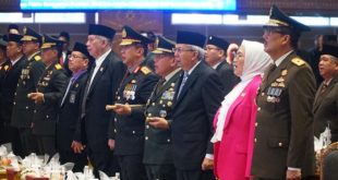 Wakil Gubernur Provinsi Sumatera Selatan (Sumsel), Mawardi Yahya, secara live streaming mendengarkan Pidato Kenegaraan Presiden Republik Indonesia, Joko Widodo, dalam rangka memperingati Hari Ulang Tahun (HUT) Kemerdekaan Republik Indonesia ke 78, di Ruang Rapat Paripurna DPRD Provinsi Sumsel, pada hari Rabu tanggal 16 Agustus 2023.