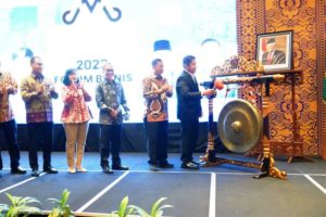 Gubernur Provinsi Sumatera Selatan, Herman Deru, membuka SUMMIT 2023 di Ballroom Hotel Novotel Palembang, pada hari Kamis tanggal 24 Agustus 2023.