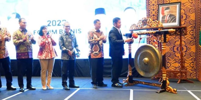 Gubernur Provinsi Sumatera Selatan, Herman Deru, membuka SUMMIT 2023 di Ballroom Hotel Novotel Palembang, pada hari Kamis tanggal 24 Agustus 2023.