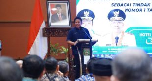 Gubernur Provinsi Sumatera Selatan, Herman Deru, saat menjadi keynote speaker pada Focus Group Discussion (FGD) Diskusi Terarah tentang Pendapatan Asli Daerah (PAD) dan Koordinasi Penyelarasan Penyusunan Raperda tentang Pajak Daerah dan Retribusi Daerah Pemerintah Provinsi dan Pemerintah Kabupaten/Kota sebagai tindak lanjut dari Undang-Undang Nomor 1 Tahun 2022 Tentang HKPD bertempat di Ballromm Hotel Aryaduta Palembang, pada hari Rabu tanggal 23 Agustus 2023.
