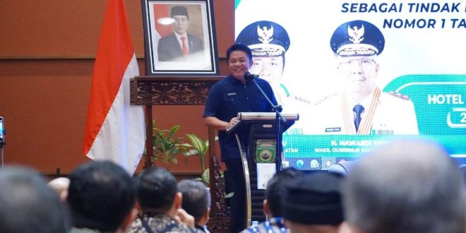 Gubernur Provinsi Sumatera Selatan, Herman Deru, saat menjadi keynote speaker pada Focus Group Discussion (FGD) Diskusi Terarah tentang Pendapatan Asli Daerah (PAD) dan Koordinasi Penyelarasan Penyusunan Raperda tentang Pajak Daerah dan Retribusi Daerah Pemerintah Provinsi dan Pemerintah Kabupaten/Kota sebagai tindak lanjut dari Undang-Undang Nomor 1 Tahun 2022 Tentang HKPD bertempat di Ballromm Hotel Aryaduta Palembang, pada hari Rabu tanggal 23 Agustus 2023.