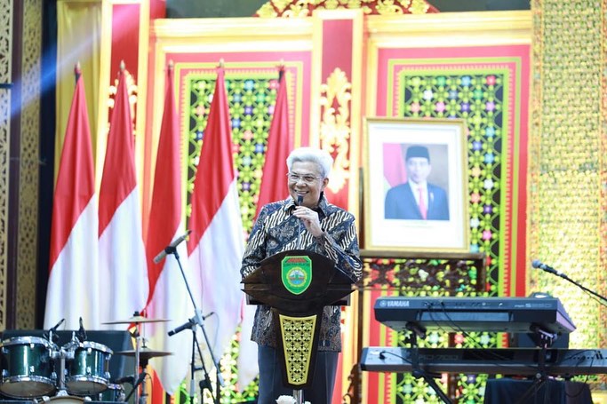 Wakil Gubernur Provinsi Sumatera Selatan, Herman Deru, menghadiri Welcome Dinner Popnas XVI di Griya Agung Palembang, pada hari Sabtu tanggal 26 Agustus 2023.