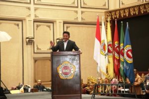 Gubernur Provinsi Sumatera Selatan, Herman Deru, menghadiri Wisuda XXXVI Sarjana Strata I UNPAL di Gedung The Sultan Convention Center, pada hari Sabtu tanggal 26 Agustus 2023.