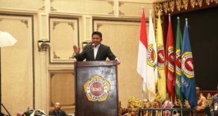 Gubernur Provinsi Sumatera Selatan, Herman Deru, menghadiri Wisuda XXXVI Sarjana Strata I UNPAL di Gedung The Sultan Convention Center, pada hari Sabtu tanggal 26 Agustus 2023.