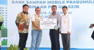 Herman Deru saat Meresmikan Program Bank Sampah Mobile Prabumulih di Kelurahan Wonosari, Kota Prabumulih, Rabu (30/8).