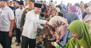 Pj. Bupati Kabupaten Musi Banyuasin, H. Apriyadi Mahmud, menghadiri langsung Tabligh Akbar Peringatan Maulid Nabi Muhammad SAW 1445 H/2023 M di Lapangan Bola Kaki Desa Bumi Kencana, Kecamatan Sungai Lilin, Kabupaten Musi Banyuasin (Muba), Provinsi Sumatera Selatan (Sumsel).