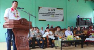 ketua KADIN SUMSEL, Affandi Udji, saat berkunjung ke Desa Banu Ayu, Kecamatan Empat Petulai Dangku, Kabupaten Muara Enim, bersama Pj. Bupati Muara Enim, Ahmad Rizali. (foto : KADIN Sumsel)