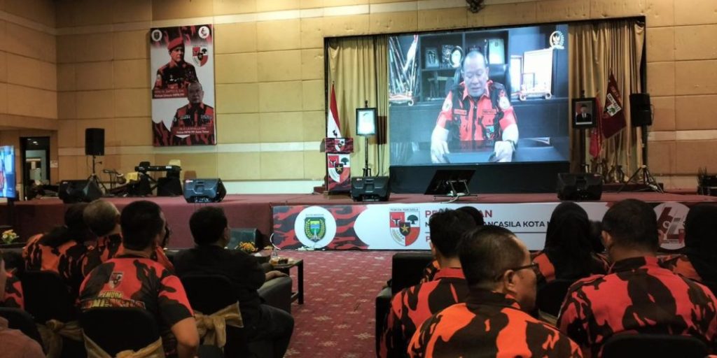 Ketua Majelis Pimpinan (MPW) Pemuda Pancasila (PP) Provinsi Jawa Timur (Jatim) yang juga Ketua Dewan Perwakilan Daerah (DPD) Republik Indonesia, AA LaNyalla Mahmud Mattalitti, saat membuka Musyawarah Cabang (Muscab) PP Madiun secara virtual pada hari Senin tanggal 30 Oktober 2023. (foto : humas DPD RI)
