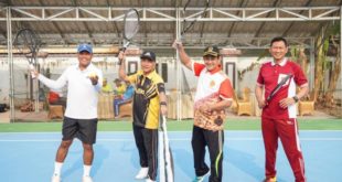 Pj. Bupati Kabupaten Musi Banyuasin, H. Apriyadi Mahmud, bersama jajaran Forkompimda, melakukan pertandingan Tenis Lapangan dalam rangka meresmikan penggunaan Lapangan Tenis di Pengadilan Agama Sekayu, pada hari Selasa tanggal 3 Oktober 2023. (foto : Humas Pemkab Muba)