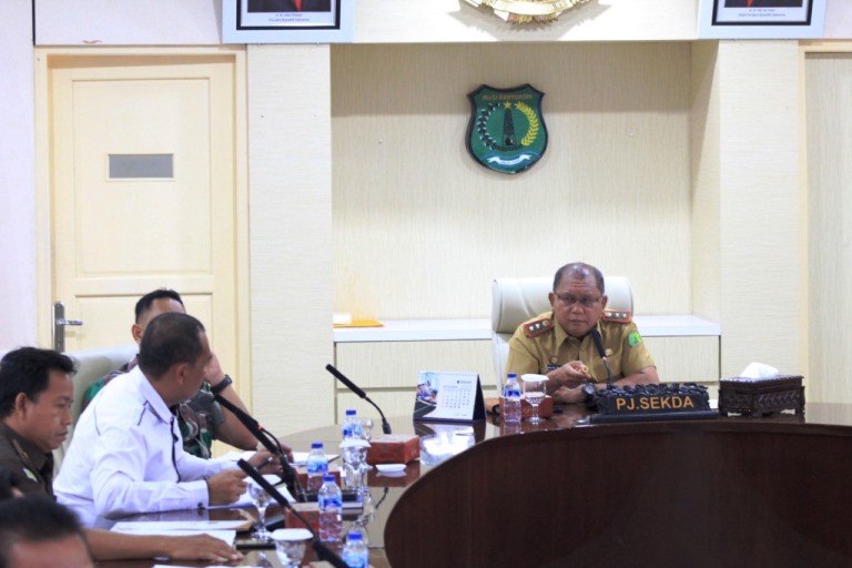Pj. Sekretaris Daerah (Sekda) Muba, Musni Wijaya, memimpin Rapat Koordinasi (Rakor) Penyelenggaraan Muba Expo di Ruang Rapat Serasan Sekate Sekretariat Daerah (Setda) Kabupaten Muba pada tanggal 10 Oktober 2023. (foto : Humas Pemkab Muba)