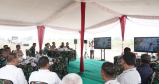 Suasana Video Conference bersama Wakil Presiden Republik Indonesia dan Panglima TNI dalam rangka Gerakan Nasional Ketahanan Pangan Jajaran TNI Tahun Anggaran 2023 yang digelar Puslatpur Kodiklatad di Desa Talang Sipin, Kecamatan Martapura, Kabupaten Ogan Komering Ulu (OKU) Timur, pada hari Senin tanggal 1 November 2023. (foto : SMSI Sumsel)