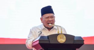 Ketua Dewan Perwakilan Daerah Republik Indonesia, LaNyalla Mahmud Mattalitti, memberikan closing statement Penyampaian Maklumat Dewan Presidium Konstitusi di Gedung Nusantara IV, Komplek MPR/DPR/DPD Senayan, Jakarta, pada hari Jumat tanggal 10 November 2023. (foto : dpd.go.id)