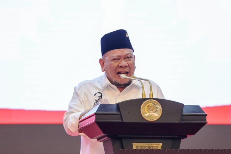 Ketua Dewan Perwakilan Daerah Republik Indonesia, LaNyalla Mahmud Mattalitti, memberikan closing statement Penyampaian Maklumat Dewan Presidium Konstitusi di Gedung Nusantara IV, Komplek MPR/DPR/DPD Senayan, Jakarta, pada hari Jumat tanggal 10 November 2023. (foto : dpd.go.id)