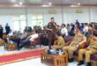 Kepala Kejaksaan Negeri Kabupaten Ogan Komering Ulu Selatan, Adi Purnama, memberikan penjelasan mengenai Sistem Informasi Jaksa kawal Belanja Daerah di Aula Serasan Seandan, Kabupaten OKU Selatan, pada hari Senin tanggal 13 November 2023. (foto : SMSI OKU Selatan)