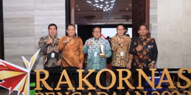 Pemerintah Kota Lubuklinggau Menerima Penghargaan dari Kementerian Koperasi dan UMKM Republik Indonesia dalam acara Anugerah Pengadaan 2023 Kategori Presentase Nilai Transaksi UMK Terbesar Tingkat Kota, pada hari Selasa tanggal 7 November 2023 di Jakarta. (foto : Humas Pemkot Lubuklinggau)