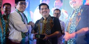 hari Sabtu tanggal 23 Desember 2023 kemarin, mewakili Pj. Bupati Banyuasin, Kepala Dinas Pendidikan dan Kebudayaan (Kadisdikbud) Banyuasin, Aminuddin, menerima penghargaan Apresiasi Merdeka Belajar Provinsi Sumatera Selatan (Sumsel) Tahun 2023 oleh Balai Penjamin Mutu Pendidikan Sumsel. (foto : smsi Banyuasin)
