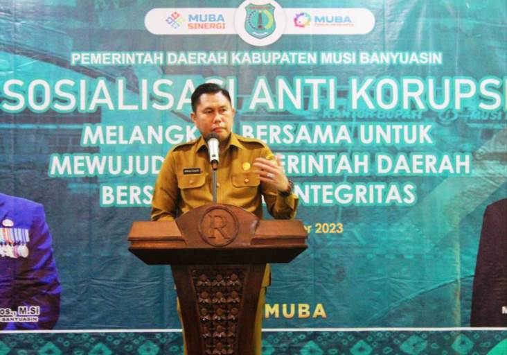 Plt. Inspektur Pemerintah Kabupaten Musi Banyuasin, Mirwan Susanto, menghadiri acara Sosialisasi Anti Korupsi dengan tema Melangkah Bersama untuk Mewujudkan Pemerintah Daerah Bersih dan Berintegritas, di Hotel Grand Ranggonang Sekayu, pada hari Senin tanggal 11 Desember 2023. (foto : Humas Pemkab Muba)