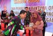 Pj. Wali Kota Lubuklinggau, H. Trisko Defriyansa, memberikan bantuan makanan tambahan bagi anak terdampak stunting yang ada di empat kecamatan pada hari Kamis tanggal 16 November 2023. (foto : Humas Pemkot Lubuklinggau)