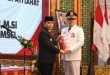 Penjabat (Pj.) Gubernur Provinsi Sumatera Selatan (Sumsel), Agus Fatoni, mengikuti Pengambilan Sumpah Jabatan dan Pelantikan Penjabat (Pj.) Bupati Kabupaten Lahat, Muhammad Farid, di Griya Agung Palembang, pada hari Sabtu tanggal 9 Desember 2023. (foto : Humas Pemprov Sumsel)