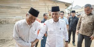Warga, Tokoh Masyarakat (Tomas), dan Tokoh Adat di Desa Pangkalan Bulian, Kecamatan Batanghari Leko, pada hari Selasa tanggal 30 Januari 2024, yang mendesak H. Apriyadi Mahmud untuk ikut serta pada kontestasi Pemilihan Kepala Daerah (Pilkada) Muba tahun 2024 ini. (foto : MusiNews.id/Arianto)