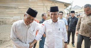Warga, Tokoh Masyarakat (Tomas), dan Tokoh Adat di Desa Pangkalan Bulian, Kecamatan Batanghari Leko, pada hari Selasa tanggal 30 Januari 2024, yang mendesak H. Apriyadi Mahmud untuk ikut serta pada kontestasi Pemilihan Kepala Daerah (Pilkada) Muba tahun 2024 ini. (foto : MusiNews.id/Arianto)