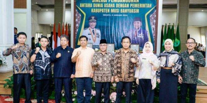 Pj. Bupati Kabupaten Musi Banyuasin, H. Apriyadi Mahmud, bersama Perwakilan Perusahaan Perkebunan dan Pertambangan, dalam rangka acara Sinergi Pembangunan Antara Dunia Usaha dengan Pemerintah Kabupaten Musi Banyuasin. (foto : Diskominfo Muba)