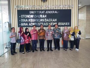 Pj. Bupati Kabupaten Banyuasin, Hani Sopiyar Rustam, dan rombongan, melakukan Kunjungan Kerja (Kunker) sekaligus audiensi dengan Direktorat Evaluasi Kinerja dan Peningkatan Kapasitas Daerah (EKPJD) Kementerian Dalam Negeri (Kemendagri) Republik Indonesia, pada hari Jum'at tanggal 26 Januari 2024. (foto : SMSI Sumsel)