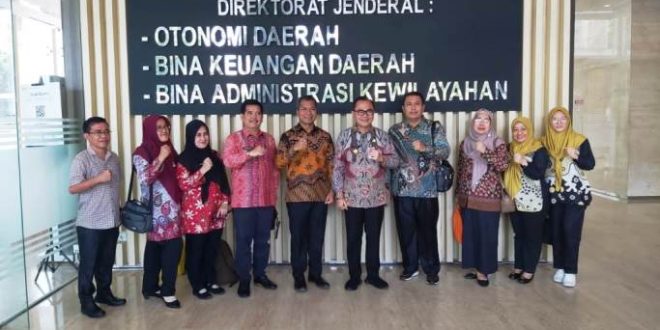 Pj. Bupati Kabupaten Banyuasin, Hani Sopiyar Rustam, dan rombongan, melakukan Kunjungan Kerja (Kunker) sekaligus audiensi dengan Direktorat Evaluasi Kinerja dan Peningkatan Kapasitas Daerah (EKPJD) Kementerian Dalam Negeri (Kemendagri) Republik Indonesia, pada hari Jum'at tanggal 26 Januari 2024. (foto : SMSI Sumsel)