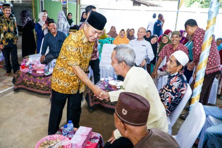 H. Apriyadi Mahmud bertemu dengan warga desa Macang Sakti, Kecamatan Sanga Desa, Kabupaten Musi Banyuasin, pada hari Rabu tanggal 31 Januari 2024. (foto : Arianto)