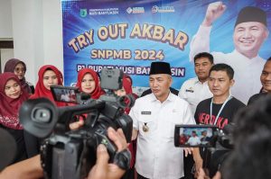 Pj. Bupati Kabupaten Musi Banyuasin, H. Apriyadi Mahmud, menghadiri Try Out (TO) Akbar UTBK–SNPMB Tahun 2024 di Opproom Pemerintah Kabupaten (Pemkab) Muba, hari Rabu tanggal 28 Februari 2024. (foto : DinKominfo Muba)