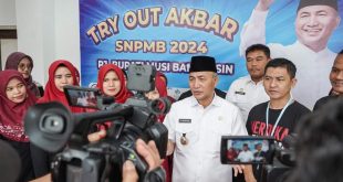 Pj. Bupati Kabupaten Musi Banyuasin, H. Apriyadi Mahmud, menghadiri Try Out (TO) Akbar UTBK–SNPMB Tahun 2024 di Opproom Pemerintah Kabupaten (Pemkab) Muba, hari Rabu tanggal 28 Februari 2024. (foto : DinKominfo Muba)