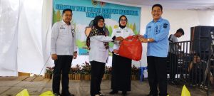 Bupati Kabupaten Penukal Abab Lematang Ilir (PALI), Heri Amalindo, yang diwakili oleh Sekretaris Daerah (Sekda) yakni Kartika Yanti, menghadiri acara peringatan Hari Peduli Sampah Nasional (HPSN) yang digelar di halaman Kantor Dinas Lingkungan Hidup (DLH) PALI, hari Rabu tanggal 28 Februari 2024. (foto : SMSI Sumsel)