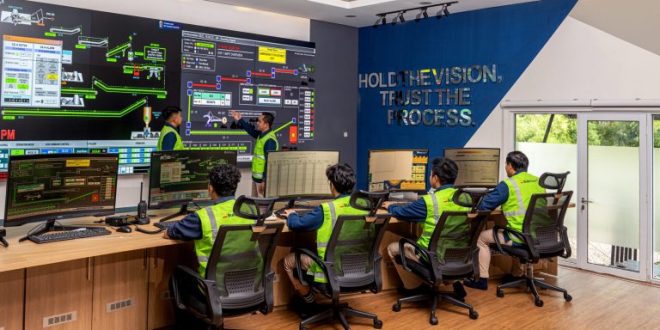 PT. Bukit Asam Tbk (PTBA) melakukan digitalisasi untuk mendukung aktivitas operasional Perusahaan. Seluruh kegiatan operasi, mulai dari produksi di pertambangan hingga pelabuhan, dapat dipantau secara real time melalui ponsel dengan in-house super app CiSea. (foto : Dokumen Pribadi PT. Bukit Asam)