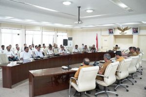 Suasana Rapat Koordinasi (Rakor) penyampaian progres pelaksanaan pengadaan tanah, penyampaian progres pelaksanaan kontruksi jalan tol dan langkah percepatan pengadaan tanah Trase Jalan Tol Betung (Sp.Sekayu) – Tempino - Jambi, pada hari Senin tanggal 19 Februari 2024 di Ruang Rapat Serasan Sekate. (foto : Dinkominfo Muba)