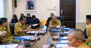 Penjabat (Pj.) Sekretaris Daerah (Sekda) Kabupaten Muba, Musni Wijaya, memimpin rapat pemantapan program kerja hasil Musyawarah Kabupaten (Muskab) tahun 2024, dan persiapan pelantikan pengurus KORPRI Kabupaten Muba masa bakti 2024-2029, di Ruang Rapat Sekda Muba, hari Selasa tanggal 20 Februari 2024. (foto : Dinkominfo Muba)