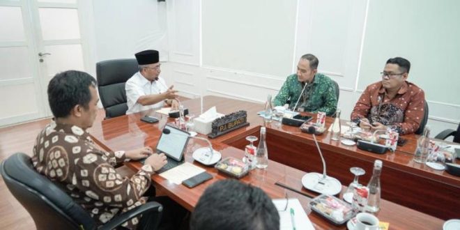 Pj. Bupati Kabupaten Musi Banyuasin, H. Apriyadi Mahmud, Menerima Kepala Badan Pusat Statistik Provinsi Sumatera Selatan di Kantor Perwakilan Musi Banyuasin di Palembang, hari Rabu tanggal 21 Februari 2024. (foto : Dinkominfo Muba)