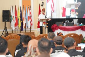 Pj. Bupati Kabupaten Banyuasin, Hani S. Rustam, didampingi Sekretaris Daerah (Sekda) dan sejumlah Kepala Perangkat Daerah (KPD) serta Forkompinda, menghadi secara langsung pembukaan Rapat Pleno Terbuka Hasil Pemilu Tahun 2024 tingkat Kabupaten yang berlangsung di Aula Komisi Pemilihan Umum (KPU) Kabupaten Banyuasin, hari Rabu tanggal 28 Februari 2024. (foto : SMSI Sumsel)