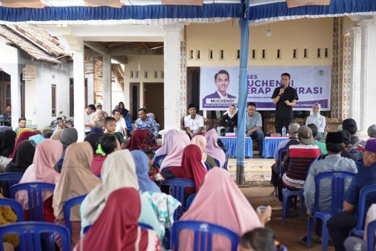 Wakil Ketua Dewan Perwakilan Rakyat Daerah Provinsi Sumatera Selatan, Muchendi Mahzareki, melakukan Reses Tahap I Tahun 2024 di Desa Sriguna Kecamatan Teluk Gelam Kabupaten Ogan Komering Ilir. 