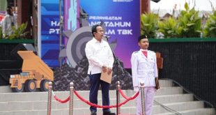 Direktur Utama PT. Bukit Asam Tbk (PTBA), Arsal Ismail, saat menghadiri peringatan Hari Ulang Tahun (HUT) ke 43 di Gedung Serba Guna (GSG) Tanah Putih, Tanjung Enim, Kabupaten Muara Enim, hari Sabtu tanggal 2 Maret 2024. (foto : Tri Ricki Yakub)