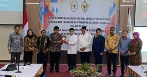 Rombongan Badan Akuntabilitas Publik Dewan Perwakilan Daerah Republik Indonesia foto bersama dengan Perwakilan Badan Pemeriksa Keuangan di Provinsi Sulawesi Tenggara, hari Kamis tanggal 21 Maret 2024 di Auditorium Kantor Badan Perwakilan Provinsi Sulawesi Tenggara. (dpd.go.id)