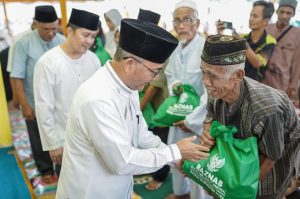 Pj. Bupati Kabupaten Musi Banyuasin (Muba), H. Apriyadi Mahmud, melakukan Kunjungan Kerja ke Desa Bangun Sari, Kecamatan Babat Toman, dan melakukan pertemuan dengan warga di masjid Asy Syakur, hari Jum'at tanggal 22 Maret 2024. (bekisarmedia.id/Eka Sahputra)