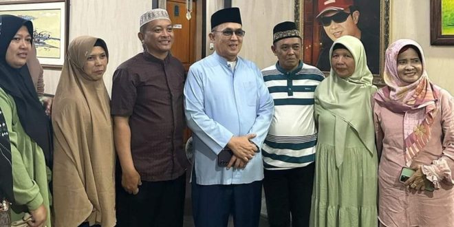 Eddy Santai Putra, Calon Gubernur Sumsel, foto bersama dengan tim, setelah acara buka puasa bersama, hari Sabtu tanggal 30 Maret 2024 di Palembang. (bekisarmedia.id/tri ricki)