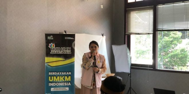 Suasana Pelatihan dasar hukum berbisnis kepada para pelaku Usaha Mikro dan Kecil (UMK) Binaan PLN yang terselenggara pada seminar International Women's Day yang diinisiasi oleh Srikandi PLN bekerja sama dengan Hadiputranto, Hadinoto, & Partners (HHP) Law Firm, pada hari Jumat tanggal 1 Maret 2024. (Tri Ricki Yakub)