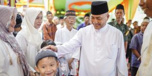 Pj. Bupati Kabupaten Musi Banyuasin, H. Apriyadi Mahmud, mengunjugi Desa Tanjung Kaputran yang berada di Kecamatan Plakat tinggi, hari Jum'at Sore tanggal 15 Maret 2024 dalam rangka Kunjungan Kerja. (foto : BekisarMedia.id/Eka Sahputra)