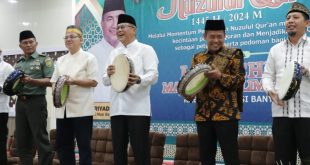 Pj. Sekretaris Daerah Kabupaten Musi Banyuasin, Musni Wijaya, menghadiri peringatan Nuzulul Quran 1445 H / 2024 M yang digelar oleh Pemerintah Kabupaten (Pemkab) Musi Banyuasin (Muba) di Pendopoan Griya Bumi Serasan Sekate, hari Kamis sore tanggal 28 Maret 2024. (bekisarmedia.id/eka sahputra)